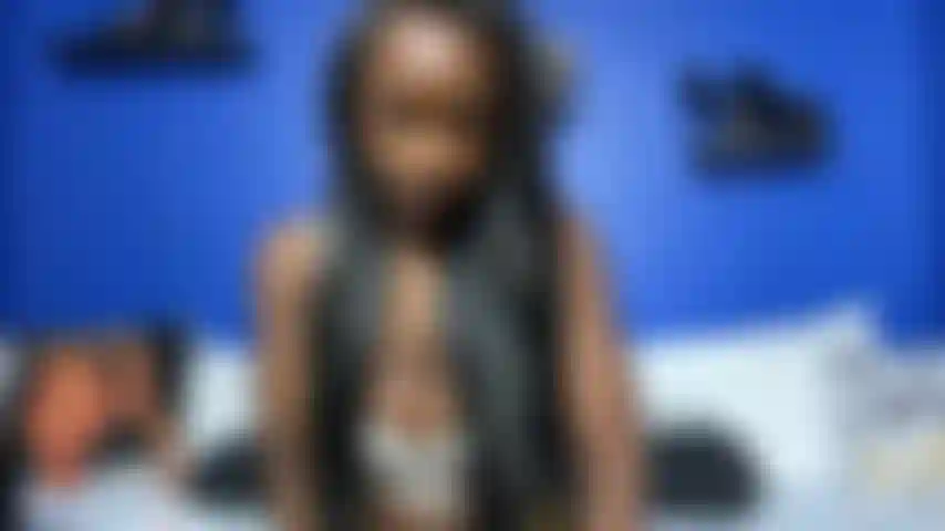 Sprenge zwei neue spielzeuge in die luft.