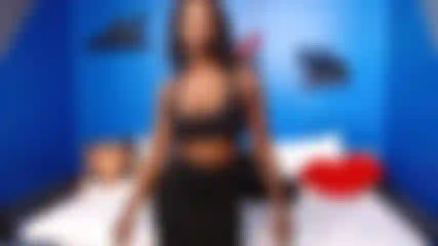 Shaking arsch nackt necken.