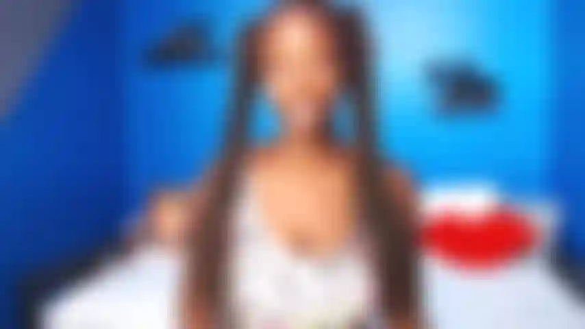 Topless mukbang mit meinen lieblingsflügeln.