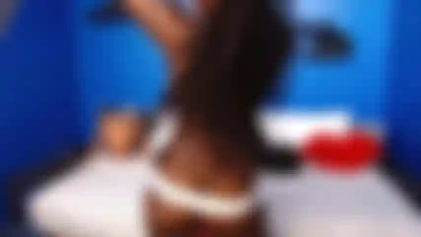 Weißer tanga neckt.