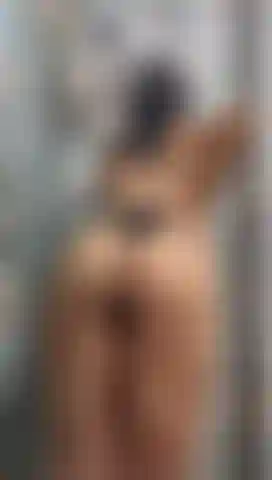 Komm mit mir unter die dusche, ich weiß, dass du es willst.