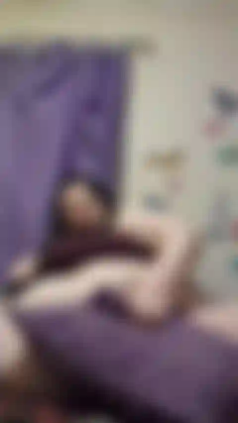 Dein haar/kopf ist mein lila kissen.