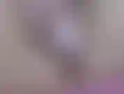 Süße, pulsierende, glatte orgasmen – eine heiße nahaufnahme meiner kahlen muschi, meiner fleischigen lippen und meines süßen spielzeugs. Verwende ihn zur stimulation der klitoris und den noppen zur inneren massage. Sieh zu, wie meine muschi pulsiert und nass wird!