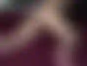 Valentinstagsgenuss im genuss. Ich liebe es, wie der keil meine hüften in einem aufwärtswinkel hält, was für eine sehr sexy position sorgt, während ich meine muschi ficke. Werde auch von hinten gebumst.