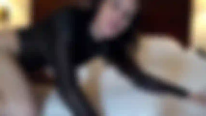 Masturbation in hauchdünnen dessous.