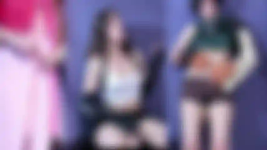 Final fantasy vii 4-wege-fantasie – tifa, aerith und yuffie reiten abwechselnd deinen schwanz. Während eine der damen deinen schwanz reitet, machen die anderen striptease und masturbieren schließlich.