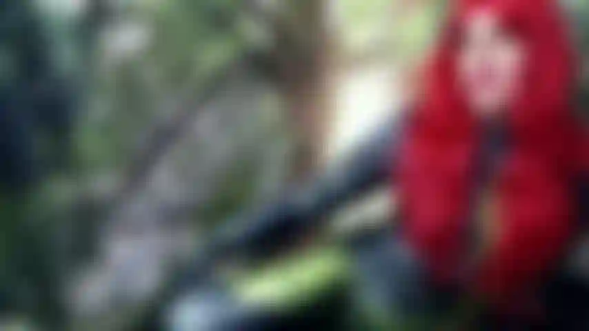 Poison ivy joi – du wurdest gefangen genommen und um freigelassen zu werden, musst du ihren anweisungen zum wichsen folgen. Am ende bettelt sie um dein sperma in ihrem mund und im gesicht.