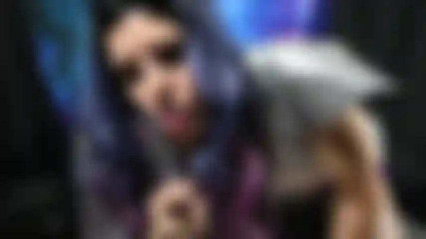 Space babe, glasdildo-masturbation.