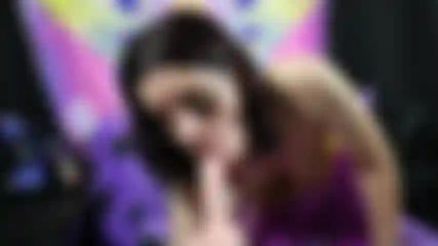 Sklavin fickt große schwänze.