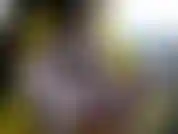 Masturbation im gelben stuhl – ich zeige meine lilafarbenen riemchenunterwäsche, bevor ich meine titten herausziehe und mit dem vibrator masturbiere, bis ich abspritze.