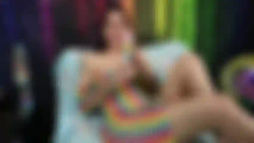 Magische regenbogenorgasmen mit einem einhornhorndildo.