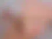 Hypnotisiert, während du meine nackten fußsohlen beobachtest, beide füße beugen, rosa nägel, hübsche zehen. Sehe sie geölt und glänzend, wie sie sich dehnen und aneinander reiben, während ich bis zu deiner freilassung herunterzähle.