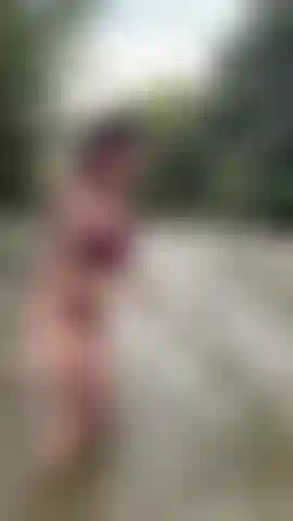 I TOUCH MYSELF AND BOUNCE MY BIG ASS IN THE RIVER