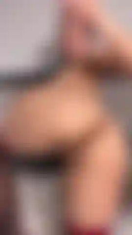 Bewundere meinen unglaublichen arsch und versohl ihn dann.