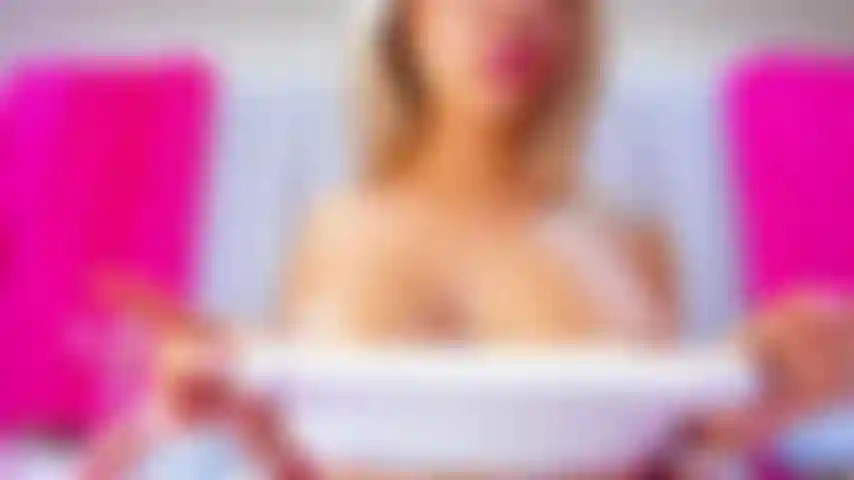 Sexy brüste mit öl.