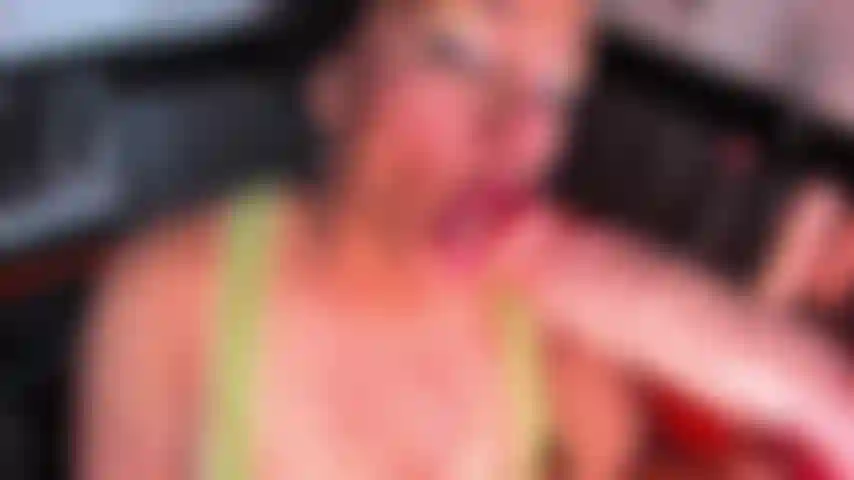 Blowjob mit großen spielzeugen !!!