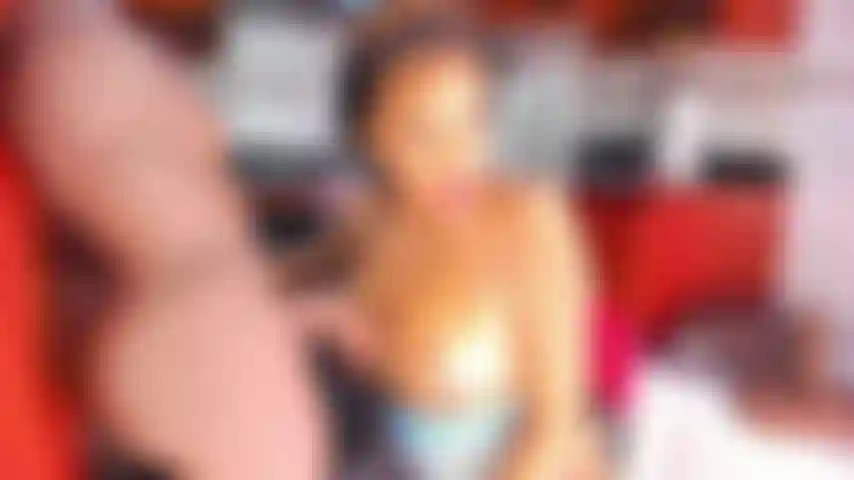 Willst du mir dein sperma zwischen meine titten geben?