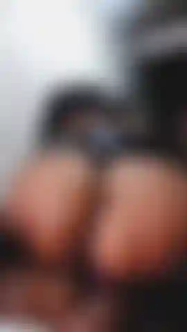 Ich möchte deinen großen schwanz in meinem arsch haben.