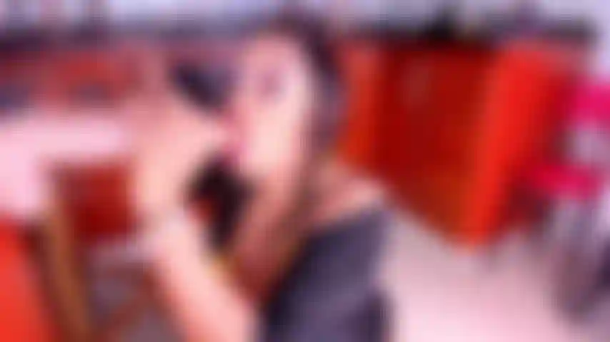 Ich mag es, deinen großen schwanz in meinem mund zu haben. Ich warte auf deine milch.