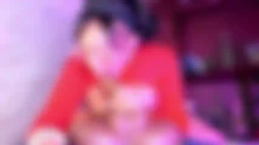 Eine heiße sekretärin, du willst deinen ganzen schwanz essen.