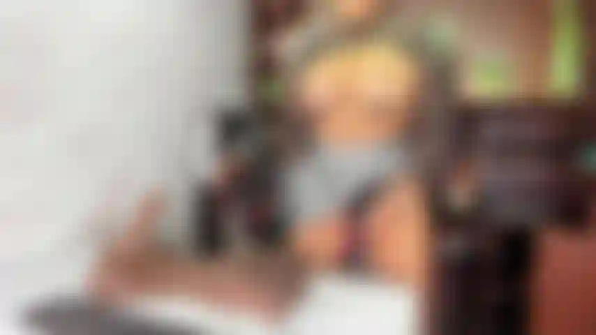 Eine sekretärin, und richte ihre domina im büro ein, ohne dass man mir zuhört.