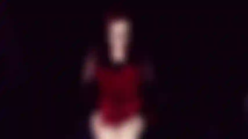 Strumpfhosen-herzensbrecherin – bereit für ein paar süße neckereien in nackten strumpfhosen? Das ist das tease-and-denial-video, auf das sie gehofft haben. Ich erlaube dir zu streicheln, aber nicht abzuspritzen, während ich meine sexy nylonbeine und meine sehr haarige muschi zeige, aber nicht abspritze.