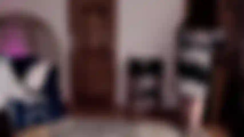 Stiefmama, hasenpantoffel-stampfen – lustiges rollenspiel, bei dem ich auf spielzeuge trete, bevor ich ein paar versaute fuß-jois anleite.