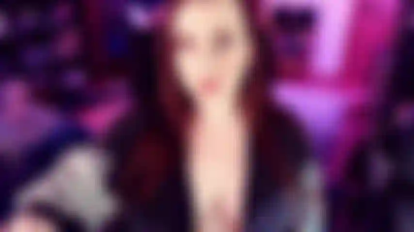 Streichel mein frauenfell. Manchmal möchtest du einfach zwischen meine dicken schenkel eintauchen und mein frauenfell streicheln. Sogar ich bin überrascht, wie natürlich sie in letzter zeit aussieht. Und rieche so wunderbar.