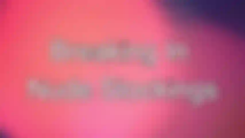 Laufe nackte strümpfe ein. Möchtest du mir helfen, ein frisches, brandneues paar seidiger strümpfe einzulaufen? Und sie sind tatsächlich seidig. So glatt. Nur ein bisschen dunkler als meine blasse haut. Sieh zu, wie ich sie bis an meine kurvigen beine hochschiebe. Was denken wir?