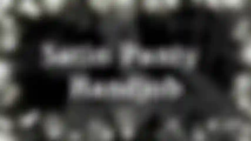 Handjob in satinhöschen – wissen sie, was eine tolle kombination ist? Pelz und spitze und satin. Mag string-bikini-satinhöschen. Wie wär’s, wenn ich sie für sie vorführe, bevor wir etwas besseres machen. Wissen sie, was besser ist? Genau, ein handjob in satinhöschen!