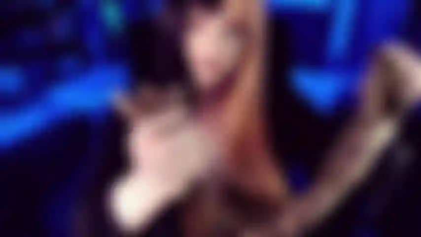 Samthandschuhe, um dich zu necken – diese langen samthandschuhe mit leopardenmuster sind genau das, was wir für einen schönen, entspannenden handjob für gute jungs brauchen. Weil du ein guter junge bist, nicht wahr?