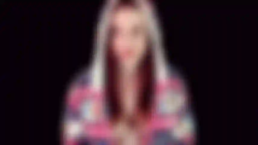 Pornosüchtige premiere – brrr! Es ist kalt draußen. Also denke ich, dass man das wetter einfach als ausrede nutzen kann, um drinnen zu bleiben und total pornosüchtig zu sein, nicht wahr?