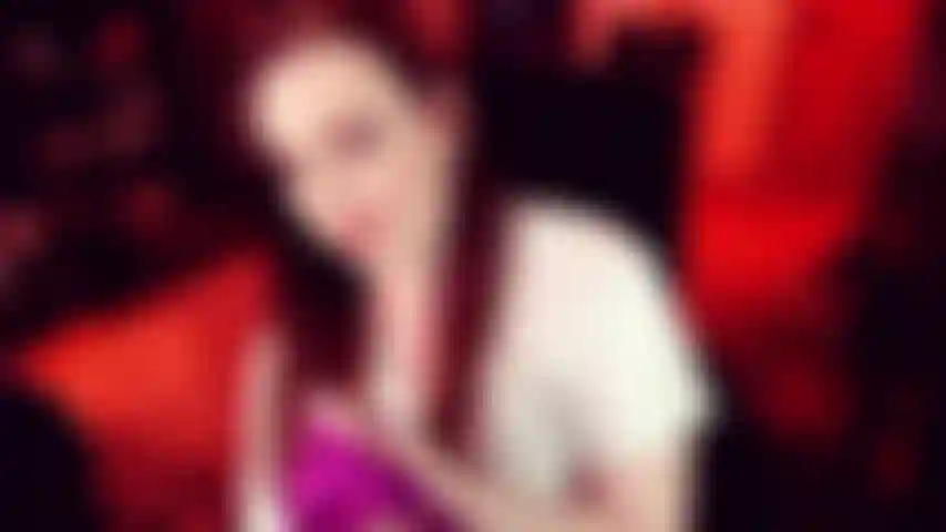 2 Für 1: spielen in satinhöschen – zwei cam-archive von mir beim modeln und spielen in satin-string-bikini-höschen mit offenem ausschnitt. Joi, masturbation und mehr!