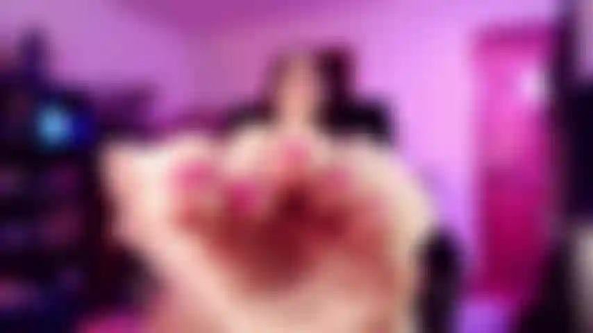 Wackelnde rosa zehen, joi – wenn du morgens nur ein paar minuten zeit hast, mit mir zu spielen. Wackel, wackel, die rosa zehen gehen, während wir etwas von meiner behaarten muschi sehen und meine sexy stimme hören.