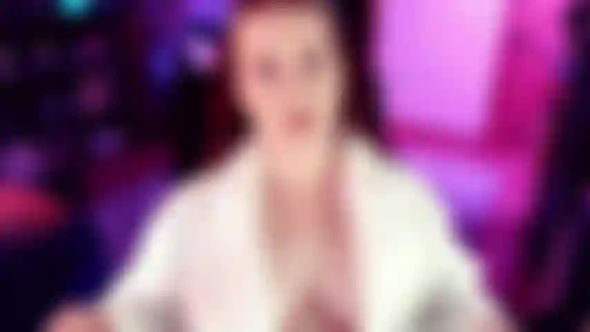 Eine sukkubus-stiefmutter – eine sukkubus wird von deinem verbotenen verlangen zu dir hingezogen, also erscheint sie dir in der gestalt derjenigen, die du am meisten willst, deiner stiefmutter. Sie gibt dir den blowjob, den du dir immer gewünscht hast, während sie dir den ganzen lebenssaft aus dem schwanz saugt.