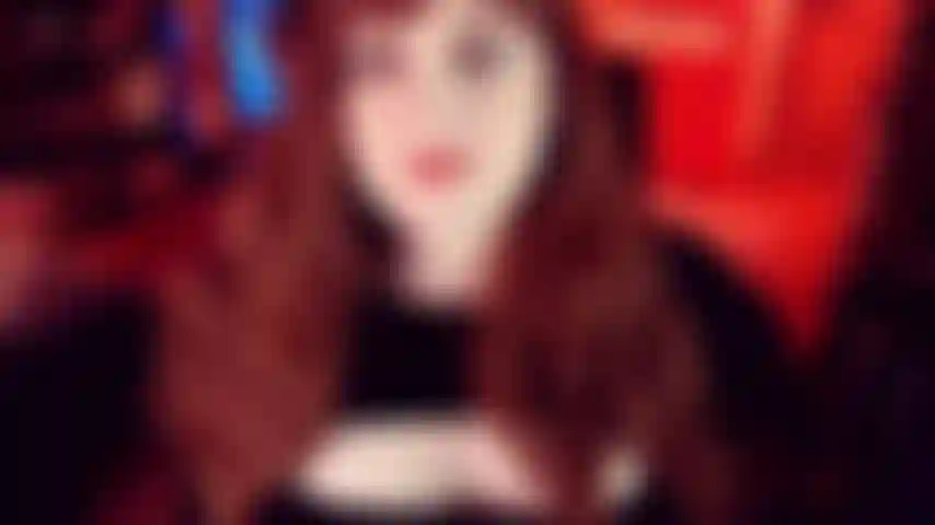 Billige huren-vibes – eine sexy weiche pelzjacke, die billige huren-vibes ausstrahlt, ist genau das, was wir für eine titten-raus-blowjob-fantasie brauchen. Schau mir direkt in die augen, während ich diesen schwanz lutsche. Mein ganzer hübscher lippenstift wird sicher nicht verschwendet.