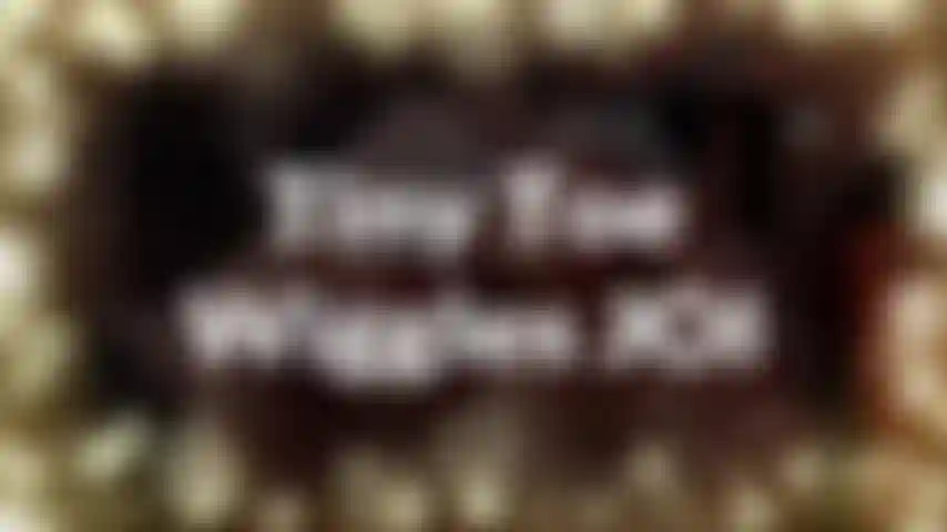 Kleiner zeh wackelt joi - manchmal braucht man nur ein paar kleine zeh wackelt, um auch zu wichsen. So einfach. So süß. Du kannst dir vorstellen, dass sie dir ins gesicht wackeln. Glitzernder nude-lack. Viel spaß!