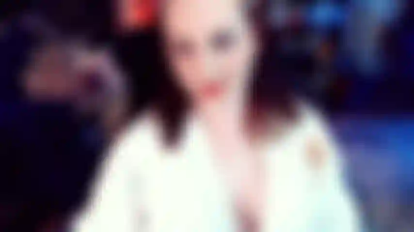 Die göttin liebt und bestraft – sinnliche domina vom feinsten. Deine göttin gibt dir die erlaubnis, für mich zu streicheln, weil du so ein guter junge warst. Weil du nicht immer perfekt für deine göttin bist. Manchmal braucht man ein bisschen disziplin.