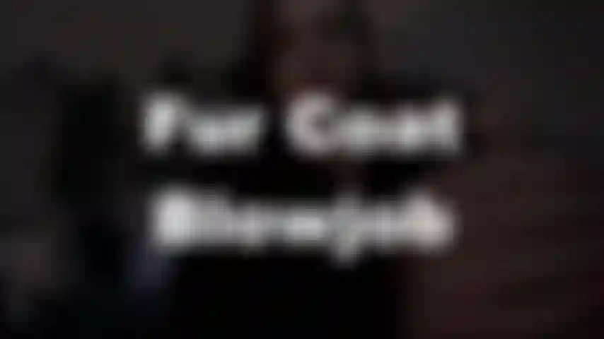 Pelzmantel-blowjob - willst du mich streicheln, während ich deinen harten schwanz streichel und lutsche? Nichts unter dem fell als eine perlenkette. Rosa freche nippel erigieren. Macht es deinen schwanz härter?