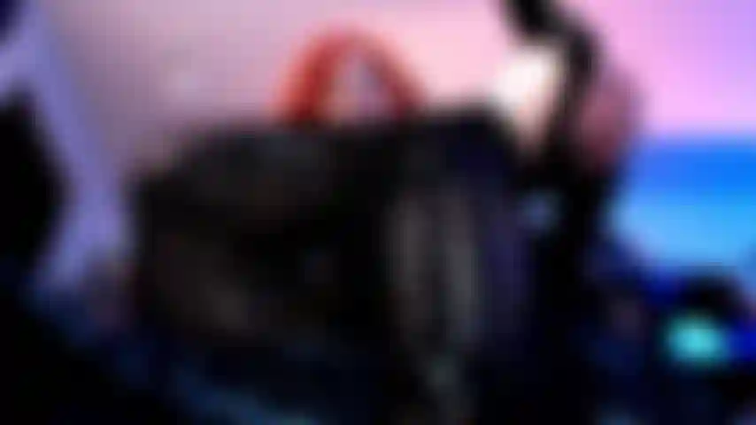 Frühchen-fuß-verliererin – warum kommst du immer so schnell wegen meiner füße? Ich weiß, ich sollte mich geschmeichelt fühlen, aber eigentlich ist es irgendwie frustrierend. Was ist, wenn ich will, dass du noch ein bisschen länger durchhältst? Du darfst noch nicht anfangen, wegen meiner füße zu wichsen.