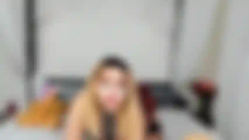 Schau mir zu, wie ich diesen großen schwarzen schwanz lutsche, während ich dir von all den leuten erzähle, die ich hinter deinem rücken gefickt habe ;).