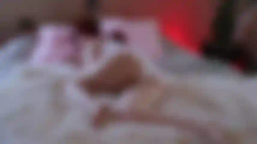 Weißer strampler, necken titten, arschloch, schlampiger blowjob, doggy-creampie.