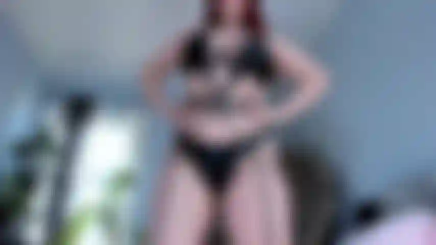 Schwarze riemchen glänzende domina joi 1080.