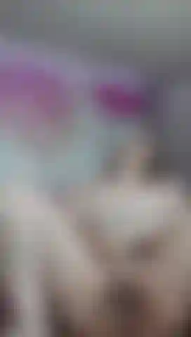 Ich werde so erregt und nehme mir einen moment zum spielen, während ich mir xxx anschaue.