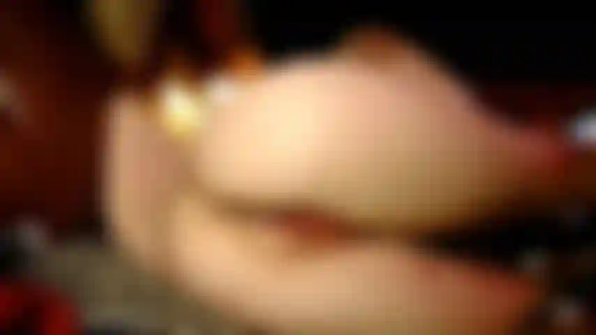 Super intimer dirty talk und muschidehnung mit einem riesigen schwarzen dildo.