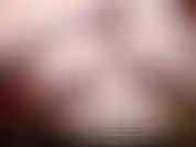 Deepthoat-augen zur kamera mit nacktheit.