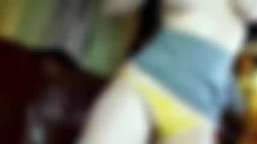 Riesiges spielzeug (größe einer cola-dose) fick-muschi.