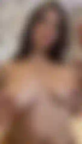 Schmecke brüste und einen schlampigen blowjob.