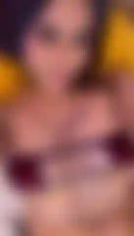 Probieren sie das spiel mit brüsten und höschen.