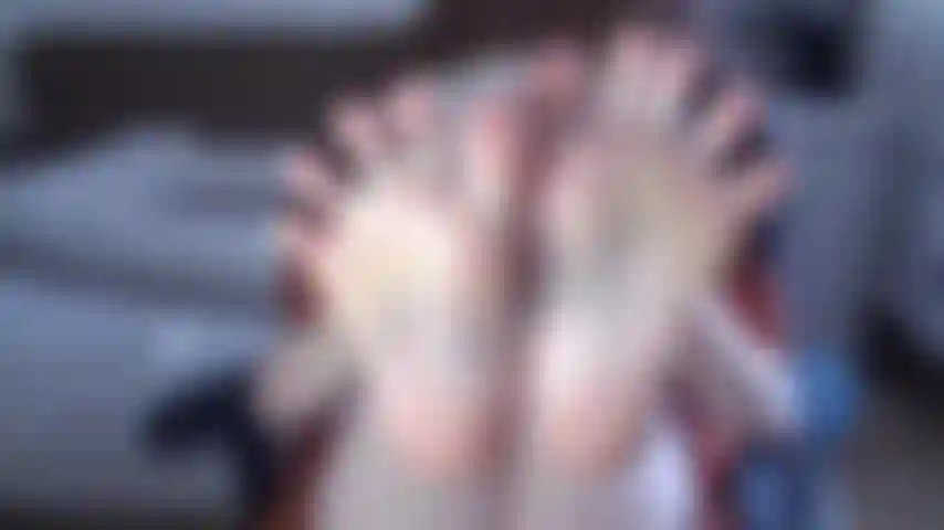 Deine liebsten kleinen füße in öl.